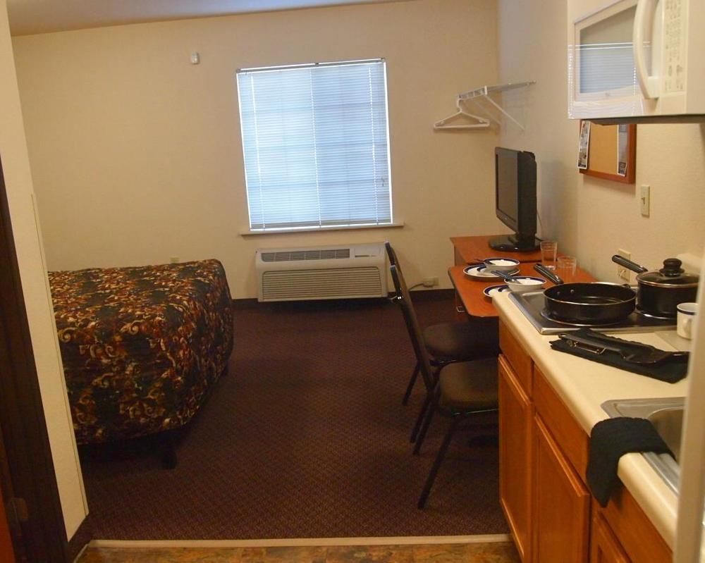 Woodspring Suites Midland Exterior foto