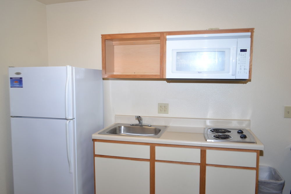 Woodspring Suites Midland Exterior foto