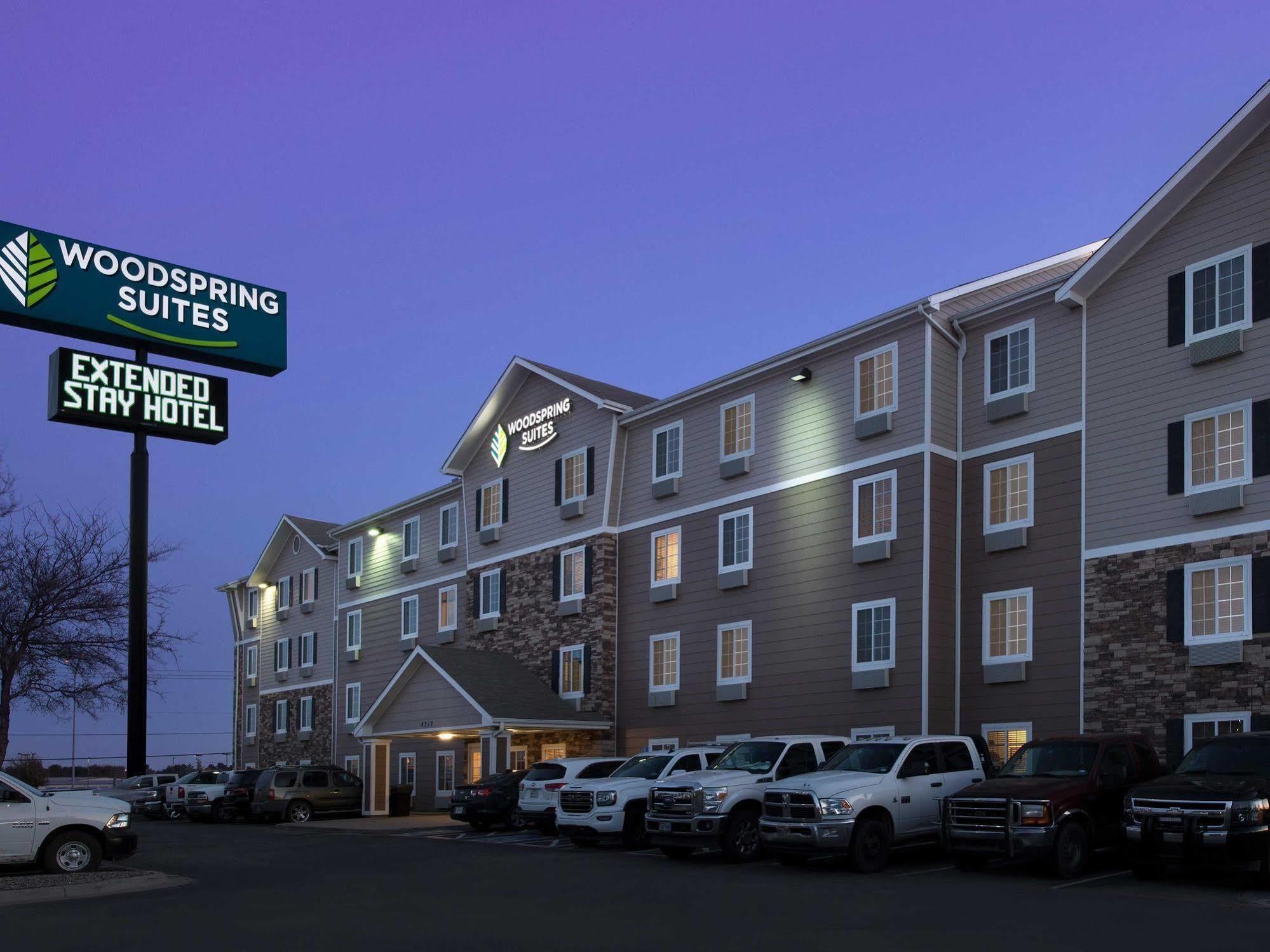 Woodspring Suites Midland Exterior foto