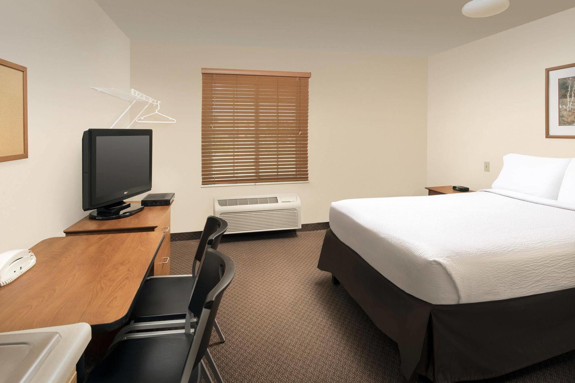 Woodspring Suites Midland Exterior foto